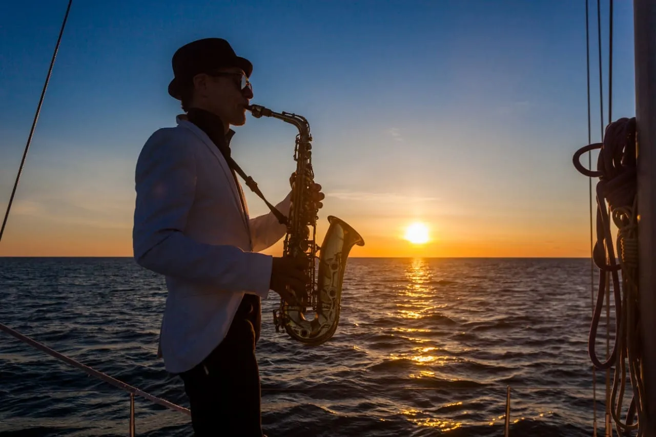 Живая музыка на яхте в Адлере (Сириус)