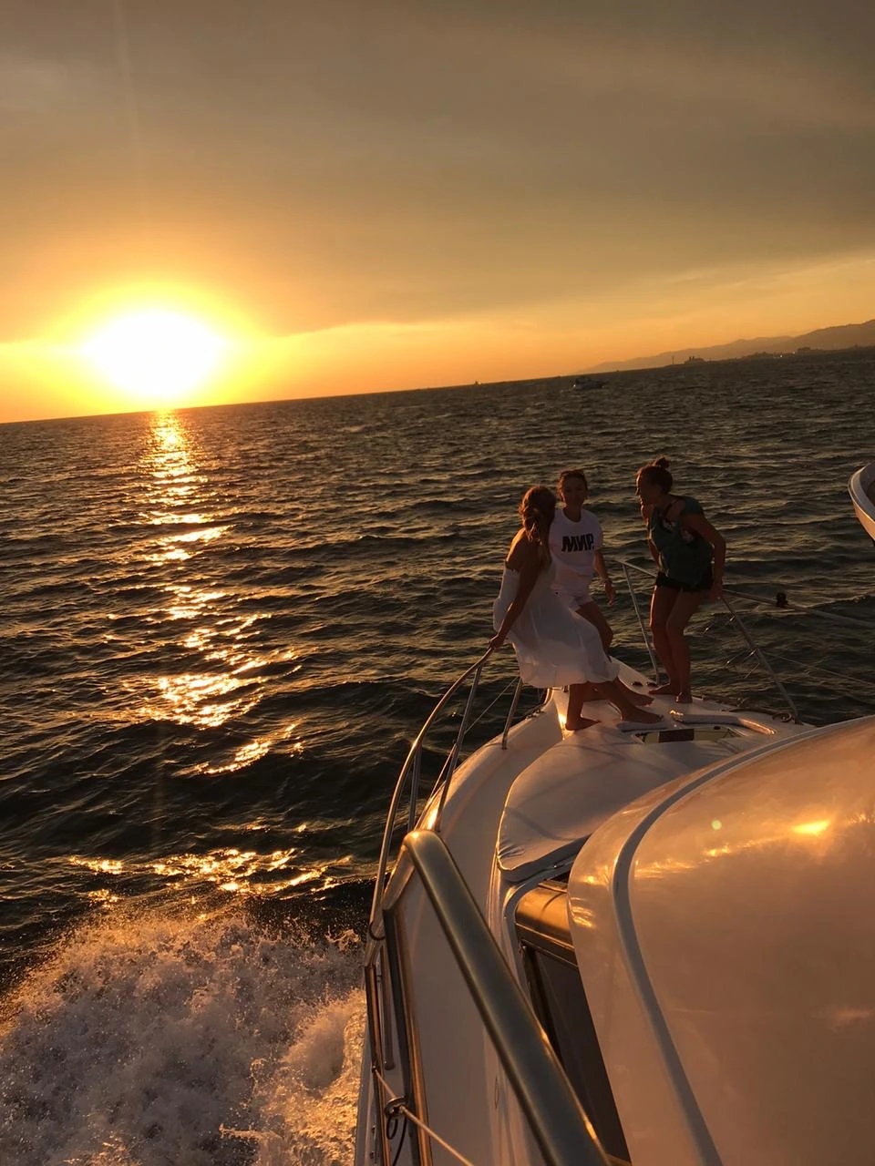 Морская групповая прогулка на яхте в Адлере